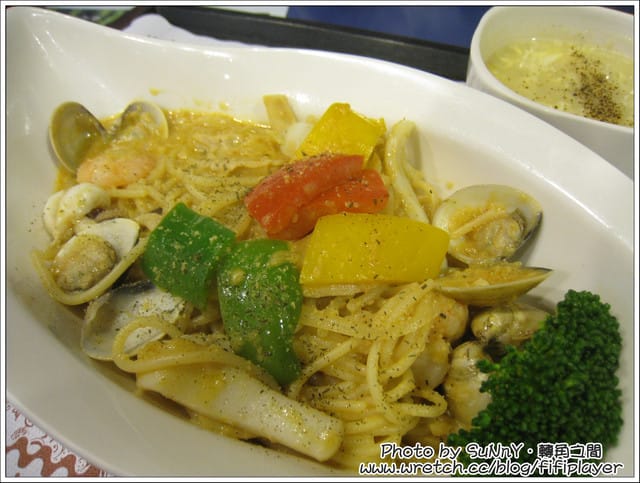 《食記》平價美食．轉角之間咖啡簡餐貝果專賣店