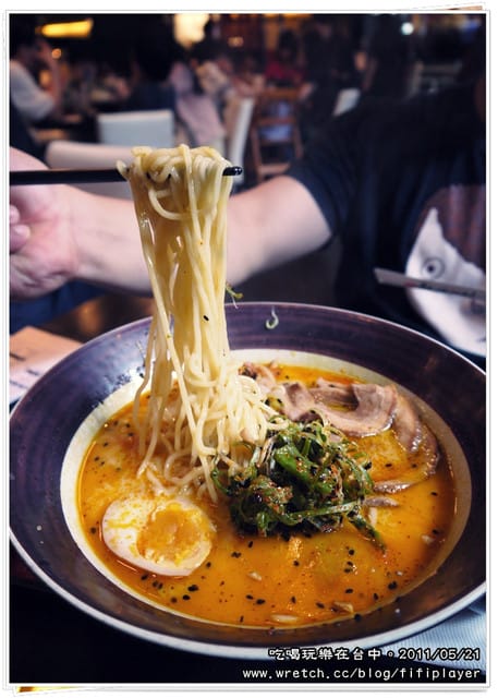 ▌台中一日行．彩虹眷村→勤美誠品綠園道/加部屋拉麵→百年教堂/柳園教會→逢甲商圈/ 私會胡蝶 ▌