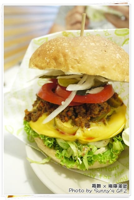 ▌嘉義．不是大俠的小女子也要大口吃的「樂檸漢堡」 ▌