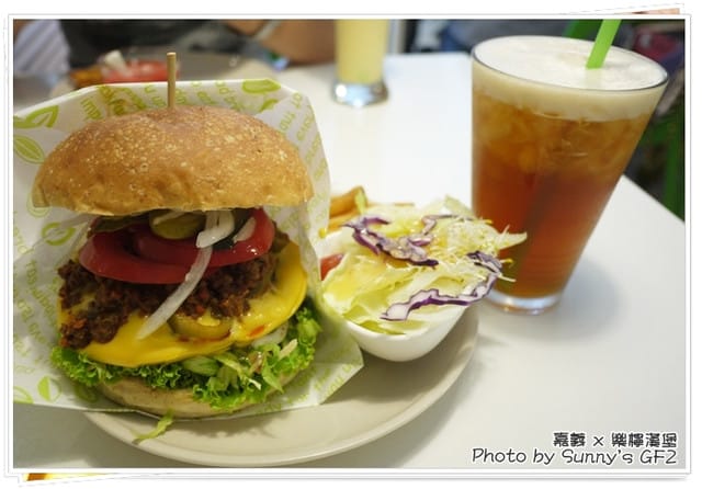 ▌嘉義．不是大俠的小女子也要大口吃的「樂檸漢堡」 ▌