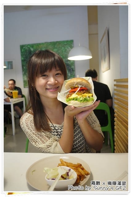 ▌嘉義．不是大俠的小女子也要大口吃的「樂檸漢堡」 ▌