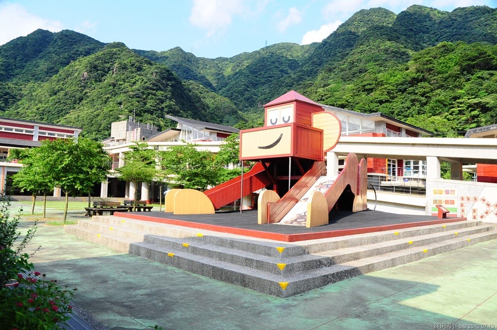 猴硐(侯硐)x貓村｜轉角遇見貓vs貓寫真(103.9.12猴硐彩繪新景點登場)