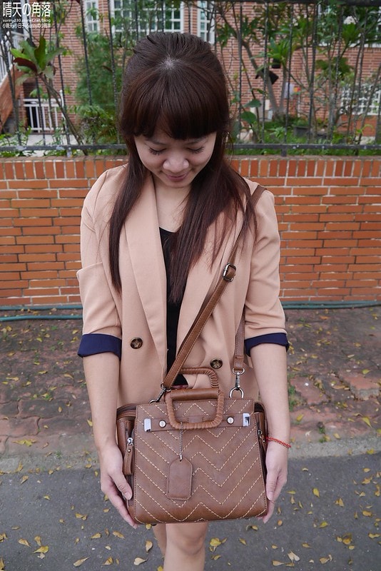 2015私包分享-咖啡色硬挺手提側背百搭方包