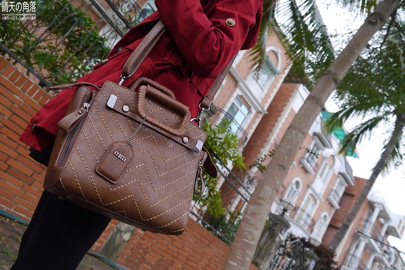 2015私包分享-咖啡色硬挺手提側背百搭方包