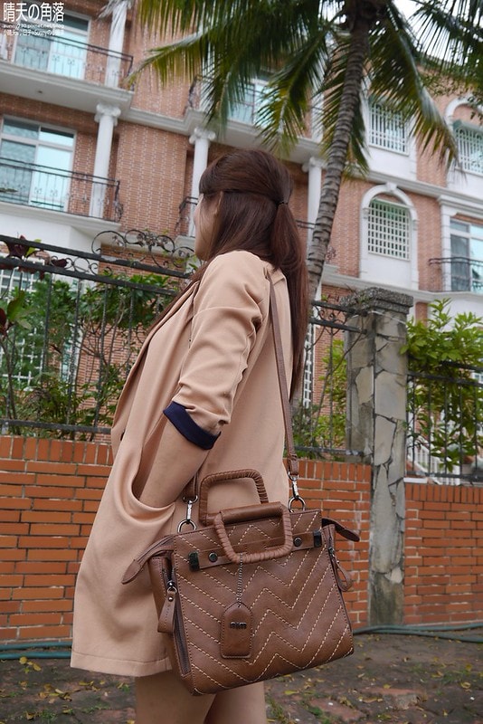 2015私包分享-咖啡色硬挺手提側背百搭方包