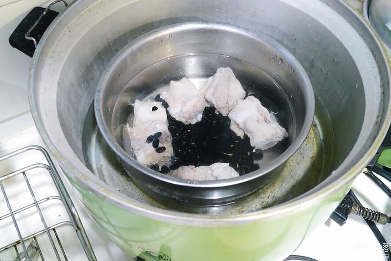 黑豆料理｜煲湯｜黑豆排骨湯