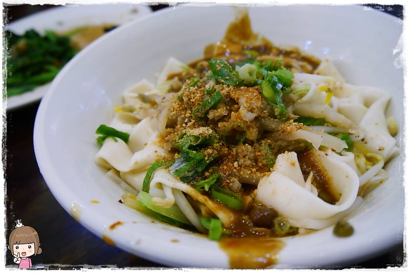 高雄｜熱河一街美食｜勁響食手工刀切麵x雞蛋酥