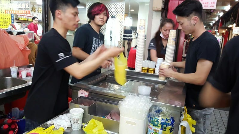 台中第二市場x食記｜王記菜頭粿糯米腸－老賴茶棧－楊媽媽立食－天天饅頭－魚刺人雞蛋糕－審計新村（上集）