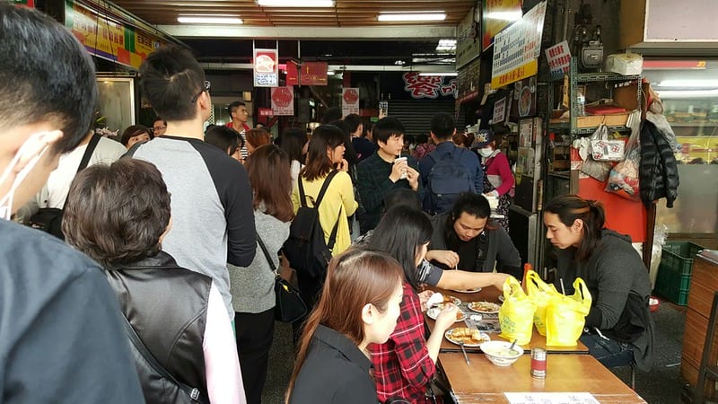 台中第二市場x食記｜王記菜頭粿糯米腸－老賴茶棧－楊媽媽立食－天天饅頭－魚刺人雞蛋糕－審計新村（上集）