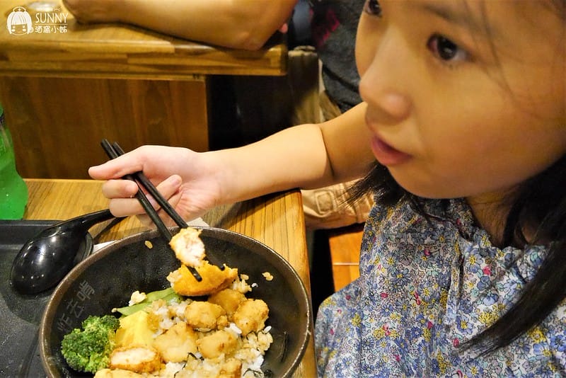 高鐵左營親子遊x新光三越美食．炸去啃
