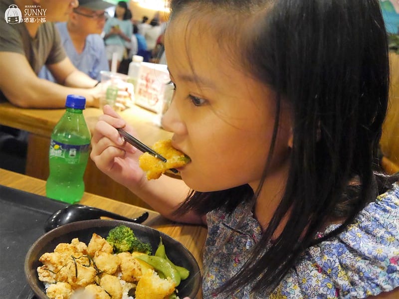 高鐵左營親子遊x新光三越美食．炸去啃