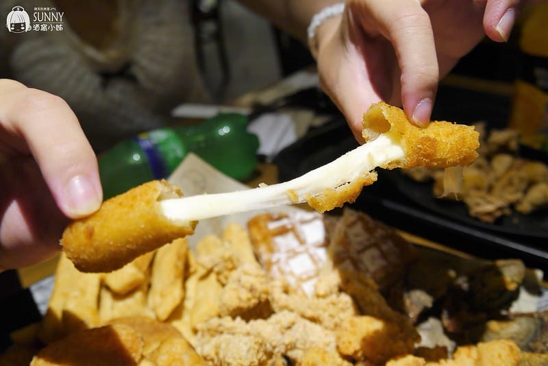 高鐵左營親子遊x新光三越美食．炸去啃