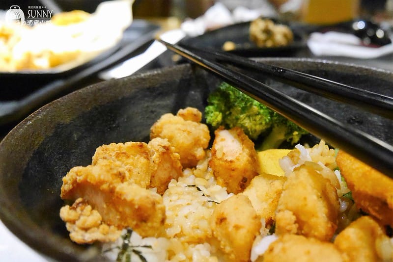 高鐵左營親子遊x新光三越美食．炸去啃