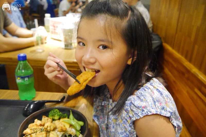 高鐵左營親子遊x新光三越美食．炸去啃