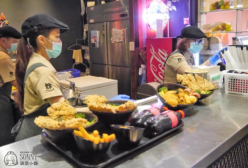 高鐵左營親子遊x新光三越美食．炸去啃