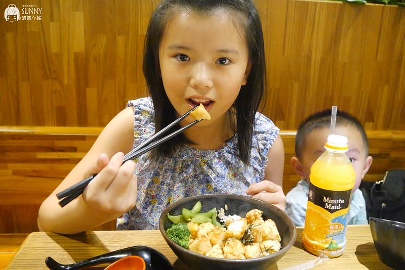 高鐵左營親子遊x新光三越美食．炸去啃