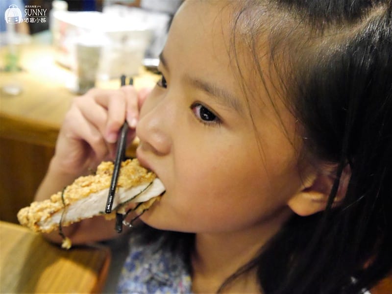 高鐵左營親子遊x新光三越美食．炸去啃
