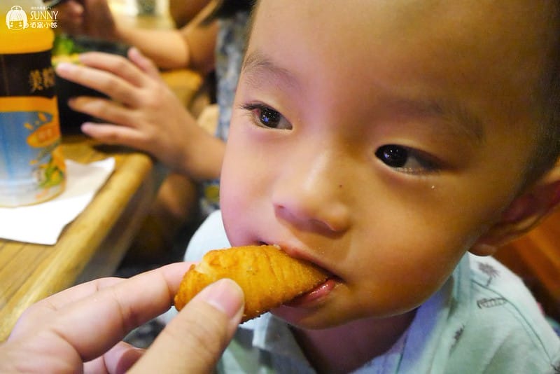 高鐵左營親子遊x新光三越美食．炸去啃