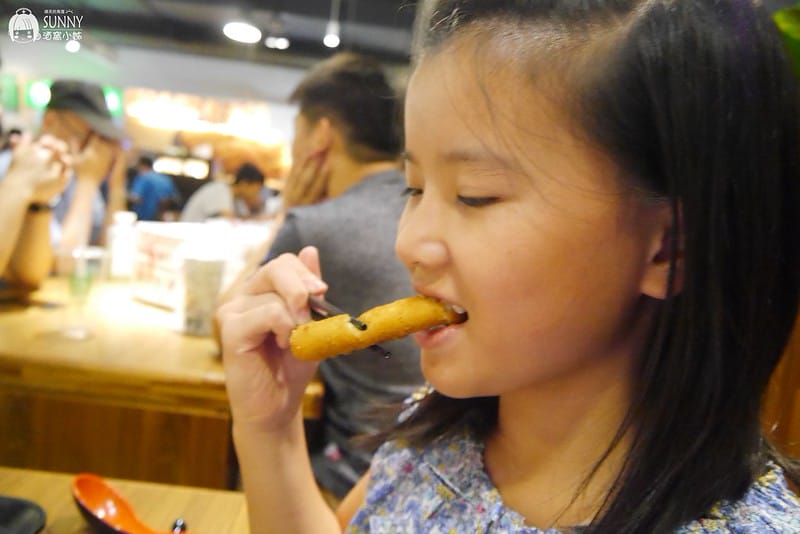 高鐵左營親子遊x新光三越美食．炸去啃