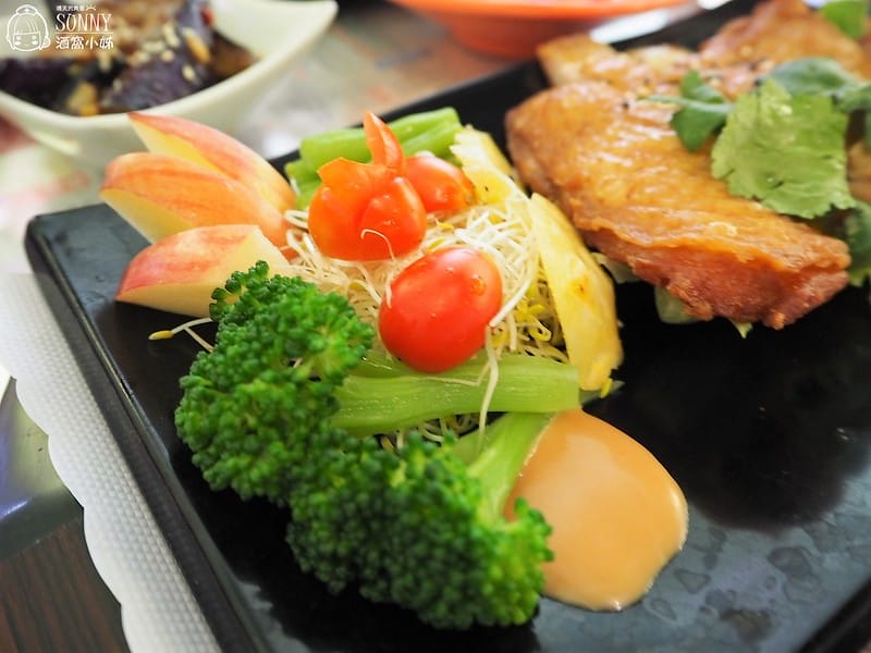 2024｜嘉義x迷你食記｜藏在忠孝路麥當勞後面的三采田美味餐坊(套餐,火鍋,單點,飲料,咖啡)美味好吃CP值高