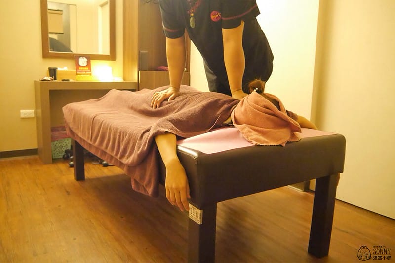 嘉義按摩/御仙堂/筋絡按摩/足底按摩/肩頸按摩/油壓鬆筋按摩