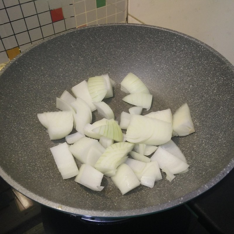 白醬雞肉佐洋蔥花椰菜