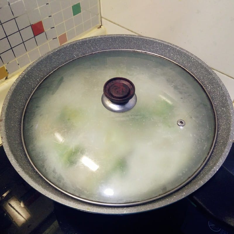 白醬雞肉佐洋蔥花椰菜