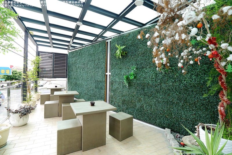 嘉年華戲院周邊美食｜嘉義平價不限時咖啡-米諾思精品咖啡館 酒窩小姊Sunny http://sunny230.pixnet.net/blog