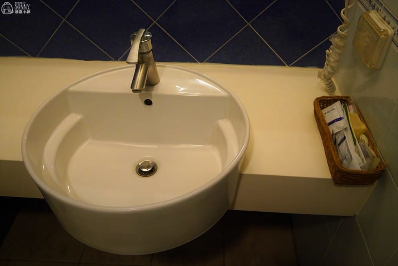 墾丁平價住宿｜黑與白時尚會館