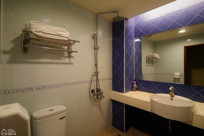 墾丁平價住宿｜黑與白時尚會館