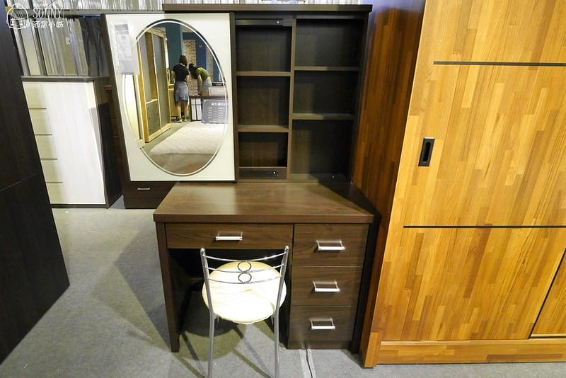 億家具倉庫批發(屏東店)