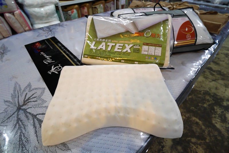 顆粒按摩乳膠枕 990 買一送一