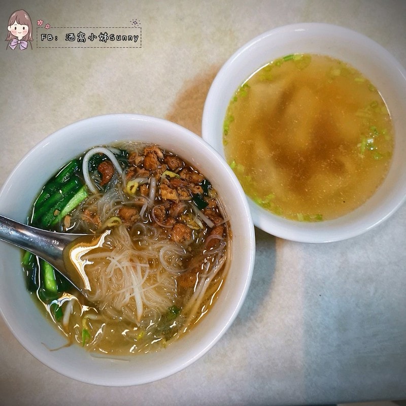 東市場鍾丸仔麵 地址:嘉義市維新路14號 電話:(05)276-8257 時間:11:0014:00、17:0020:00(週日休) 價格:丸仔意麵40元