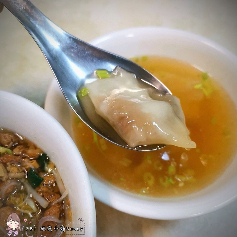 東市場鍾丸仔麵 地址:嘉義市維新路14號 電話:(05)276-8257 時間:11:0014:00、17:0020:00(週日休) 價格:丸仔意麵40元