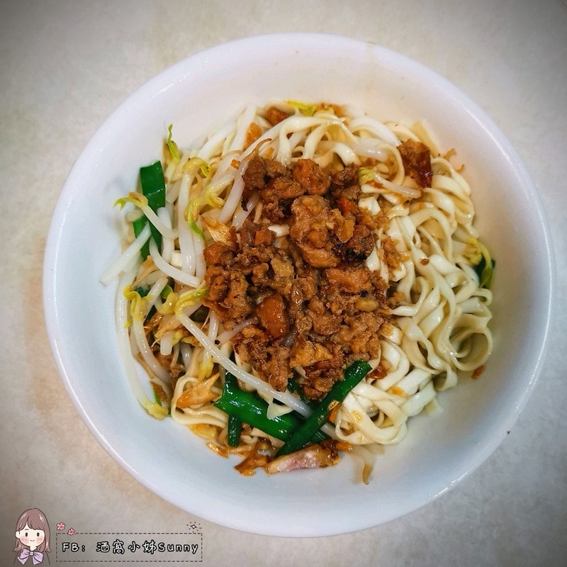 東市場鍾丸仔麵 地址:嘉義市維新路14號 電話:(05)276-8257 時間:11:0014:00、17:0020:00(週日休) 價格:丸仔意麵40元