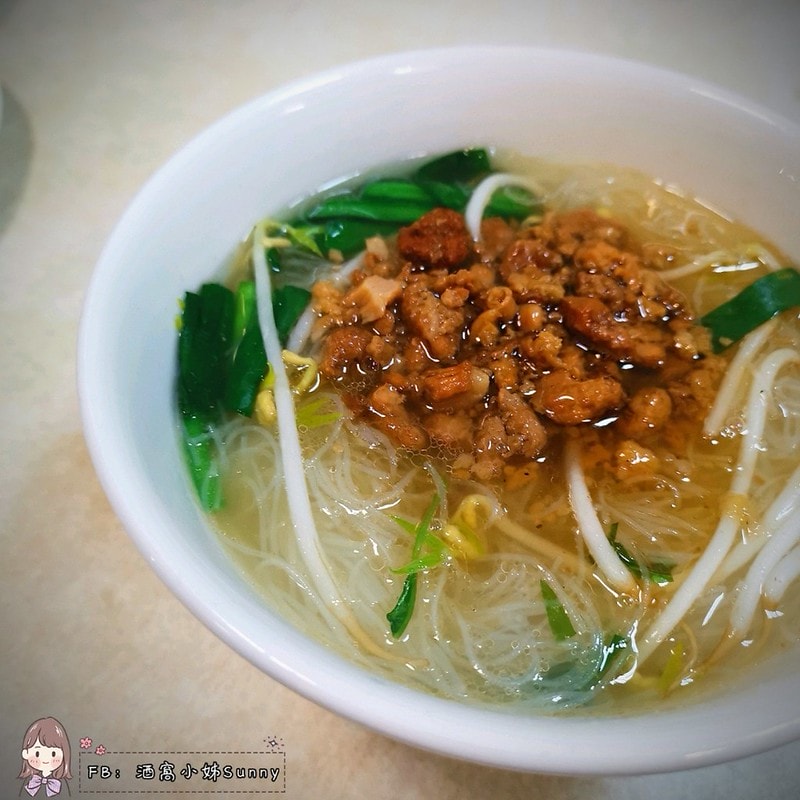 東市場鍾丸仔麵 地址:嘉義市維新路14號 電話:(05)276-8257 時間:11:0014:00、17:0020:00(週日休) 價格:丸仔意麵40元