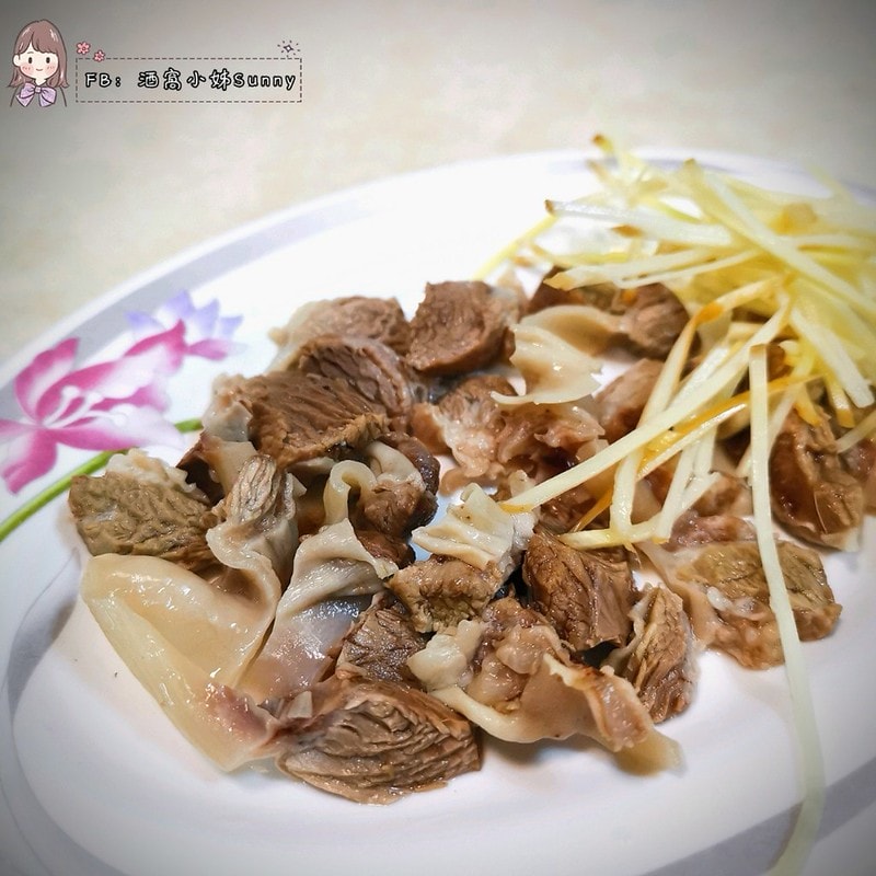 東市場鍾丸仔麵 地址:嘉義市維新路14號 電話:(05)276-8257 時間:11:0014:00、17:0020:00(週日休) 價格:丸仔意麵40元