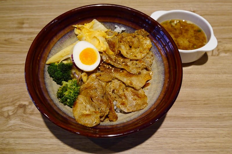 嘉義美食|小岸複合式料理(簡餐/丼飯/拉麵)