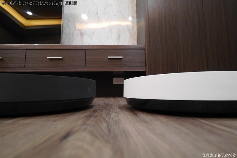 [開箱]ZEBOT 智小兔負離子掃地機器人吸塵器 2代 WiFi 滾刷版-簡約黑白(美國設計-台灣研發)(APP搶購)