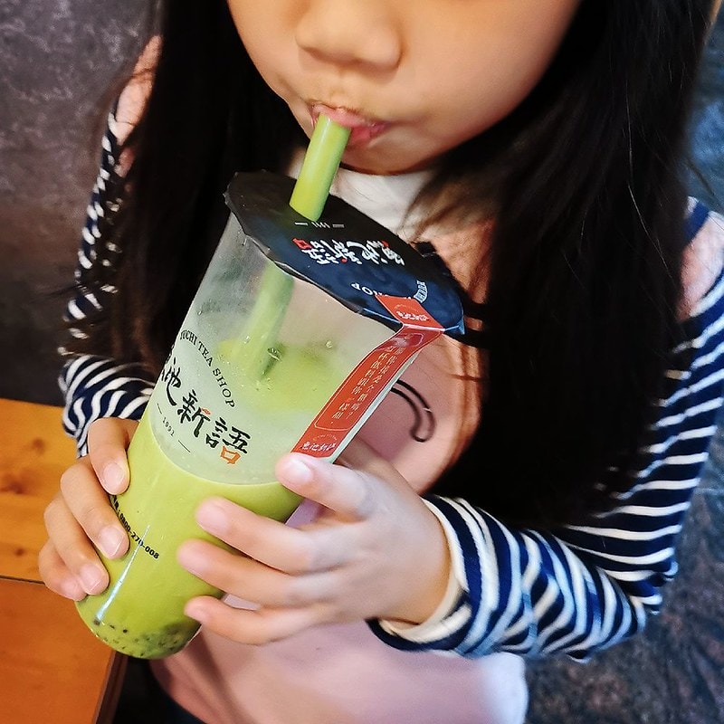 嘉義手搖飲魚池新語手搖飲品專賣店,使用鮮乳坊小農直送鮮乳及日本空運抹茶,推薦之靜岡抹茶拿鐵,紅豆抹茶拿鐵,魚池紅茶等(外帶/外送)