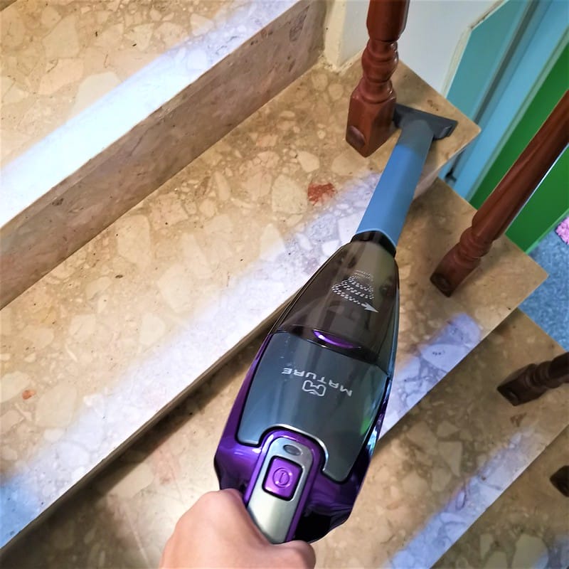 無線吸塵器開箱文｜MATURE美萃直立式無線吸塵器29.6V(LED照明吸塵更乾淨/無線吸塵不受限/濾網可水洗更環保)