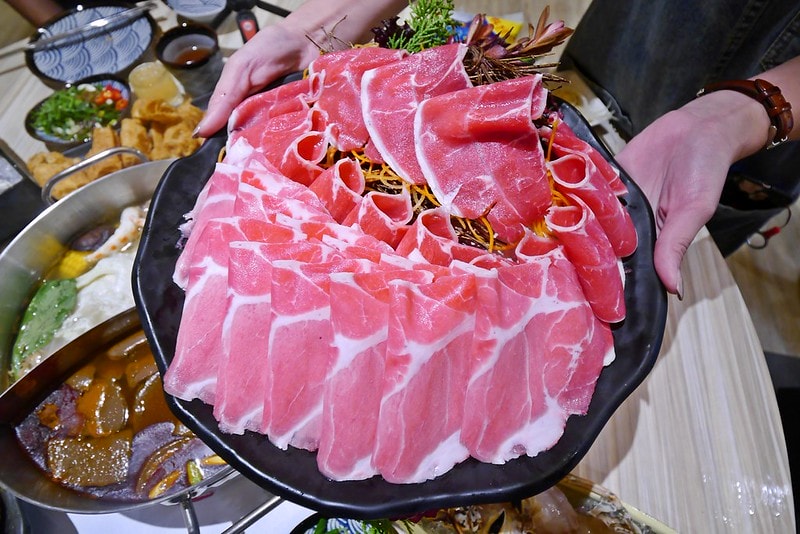 嘉義火鍋洪昌麻辣鴛鴦火鍋