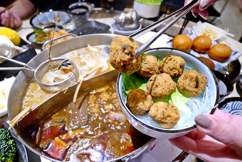 嘉義火鍋洪昌麻辣鴛鴦火鍋