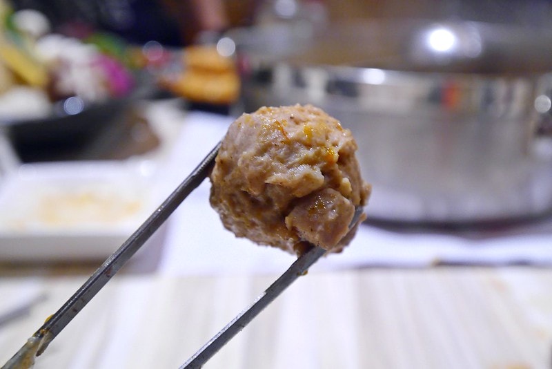 嘉義火鍋洪昌麻辣鴛鴦火鍋