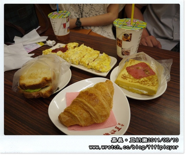 嘉義文化路夜市十大必吃IG美食|郭家雞肉飯、珍珍蚵仔煎海產粥、方櫃仔滷味、阿娥豆漿豆花、林聰明砂鍋魚頭、御香屋、阿霞火雞肉飯、黃毛丫頭、龍承綠豆沙牛奶、嘉義豆奶攤、蓬萊漢堡 - 第3張圖 嘉義文化路夜市十大必吃IG美食|郭家雞肉飯、珍珍蚵仔煎海產粥、方櫃仔滷味、阿娥豆漿豆花、林聰明砂鍋魚頭、御香屋、阿霞火雞肉飯、黃毛丫頭、龍承綠豆沙牛奶、嘉義豆奶攤、蓬萊漢堡