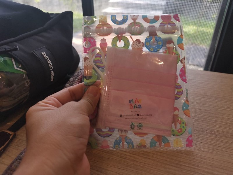 抗菌環保袋開箱|Play Bag瘋狂小袋,一袋萬用(收納袋/環保袋/保鮮袋)!台灣製造!抗菌!無毒!環保!色彩繽紛,可愛! - 第3張圖 瘋狂小袋 口罩收納