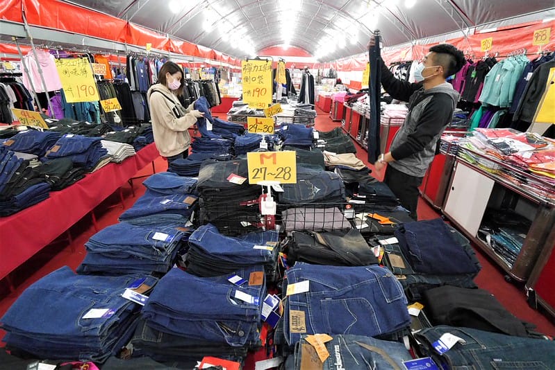 2020 嘉義拍手童裝/樂米玩具/運動鞋/牛仔褲特賣會