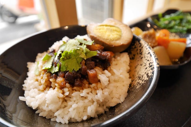 嘉義平價美食｜呷飯廳(醉雞飯/油雞飯/鍋燒類/商務便當/梅花肉飯) 2021/1