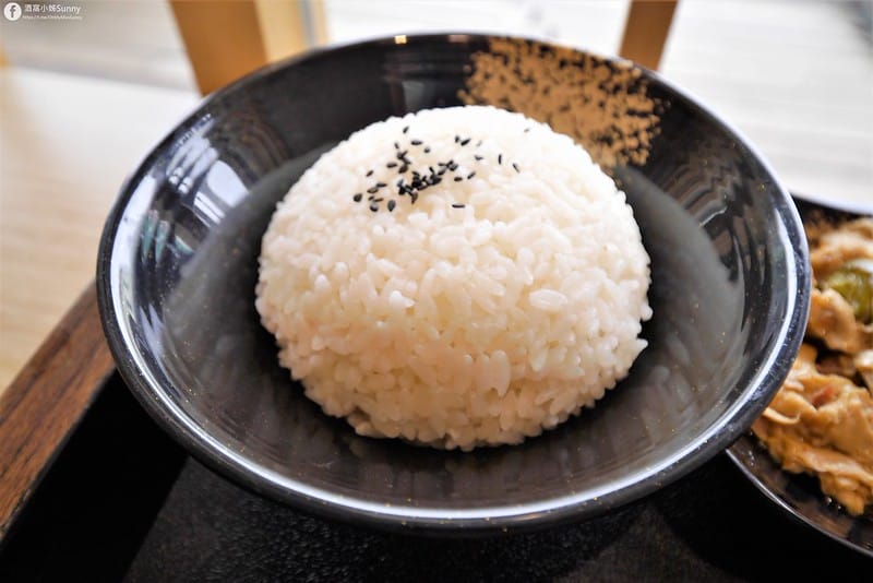 嘉義平價美食｜呷飯廳(醉雞飯/油雞飯/鍋燒類/商務便當/梅花肉飯) 2021/1