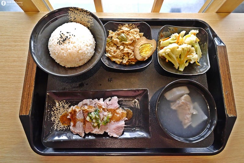 嘉義平價美食｜呷飯廳(醉雞飯/油雞飯/鍋燒類/商務便當/梅花肉飯) 2021/1